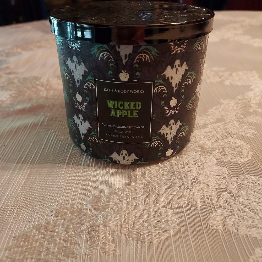 Bath and Body Works Wicked Apple 14.5 oz Halloween Candle with Spiderweb Top